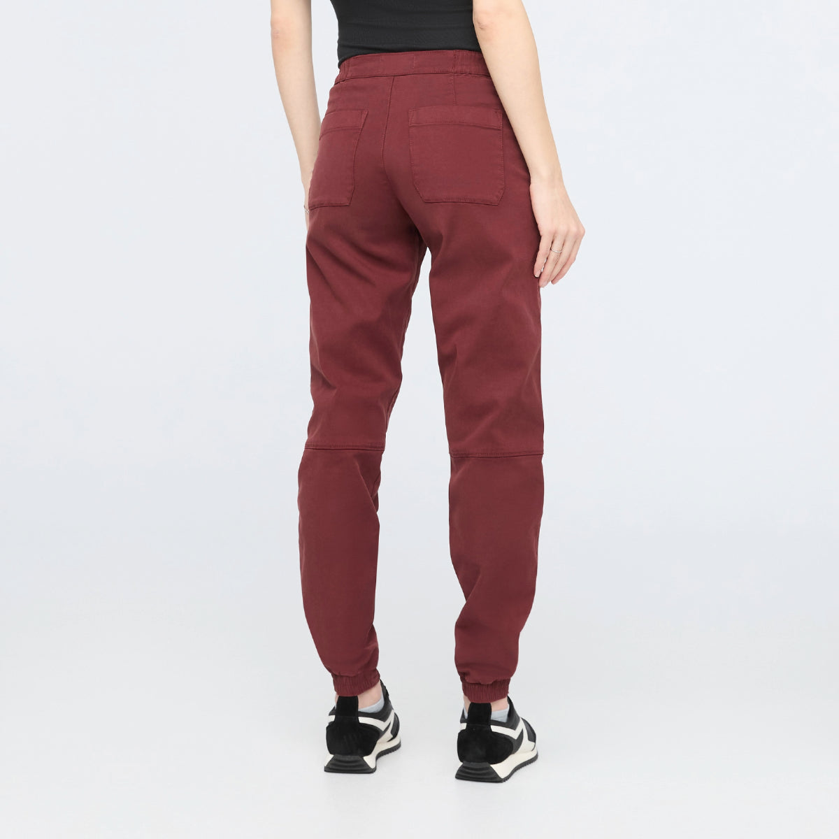 Duer (Sample) - Women's Live Free High Rise Jogger - Red Rock
