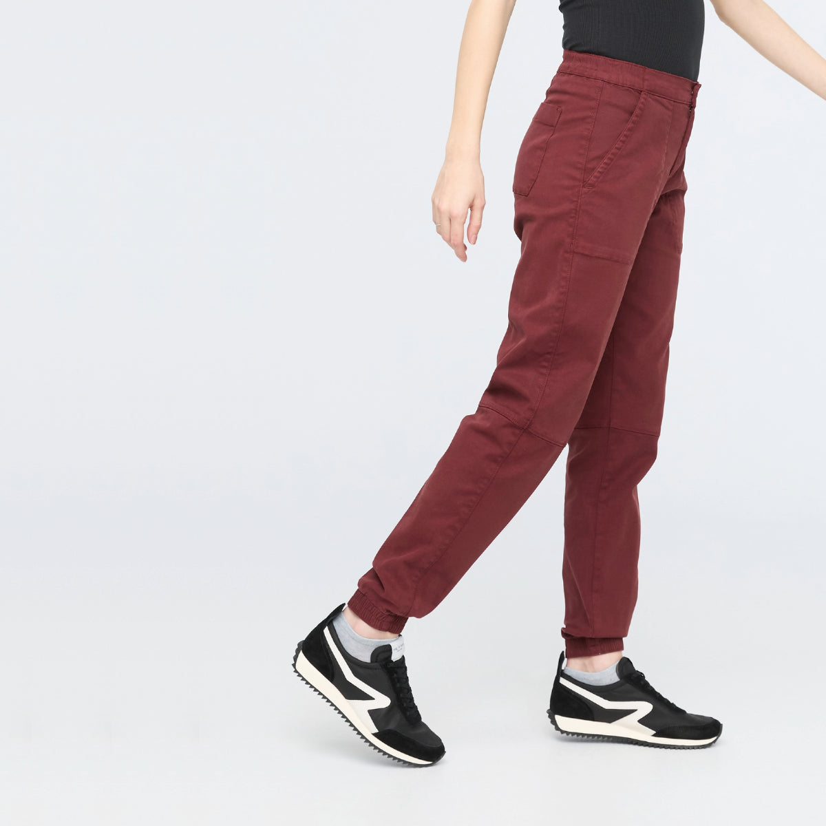Duer (Sample) - Women's Live Free High Rise Jogger - Red Rock