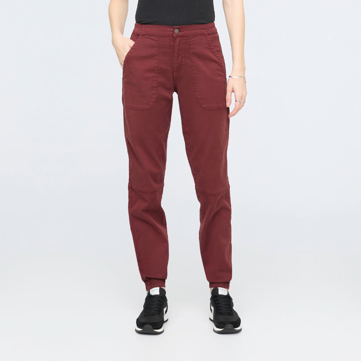 Duer (Sample) - Women's Live Free High Rise Jogger - Red Rock