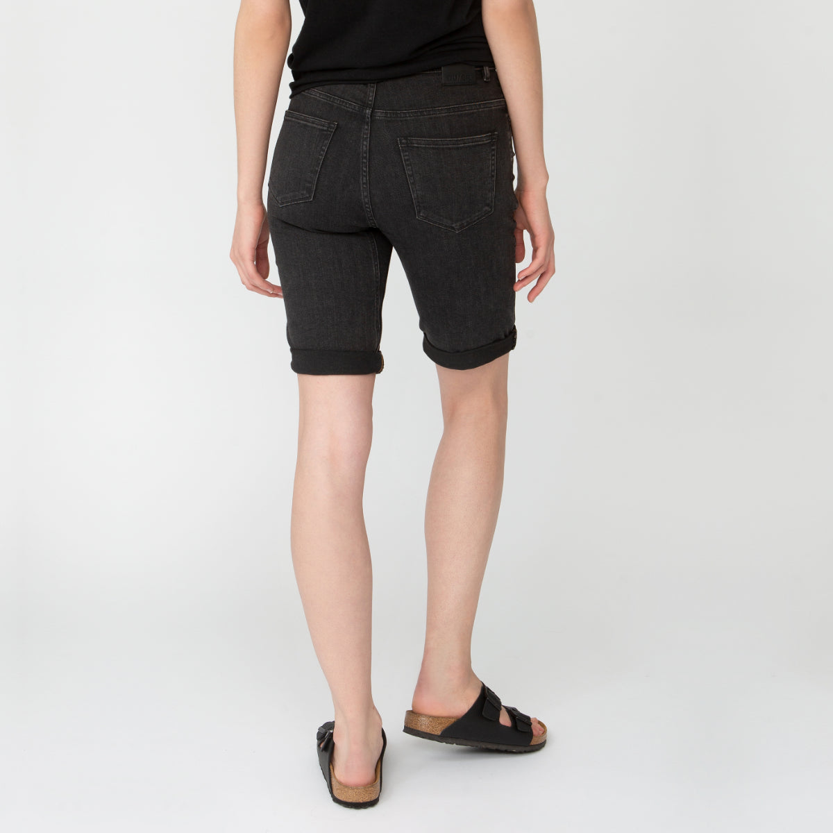 Duer (Sample) - Women's HR Commuter Short - Black