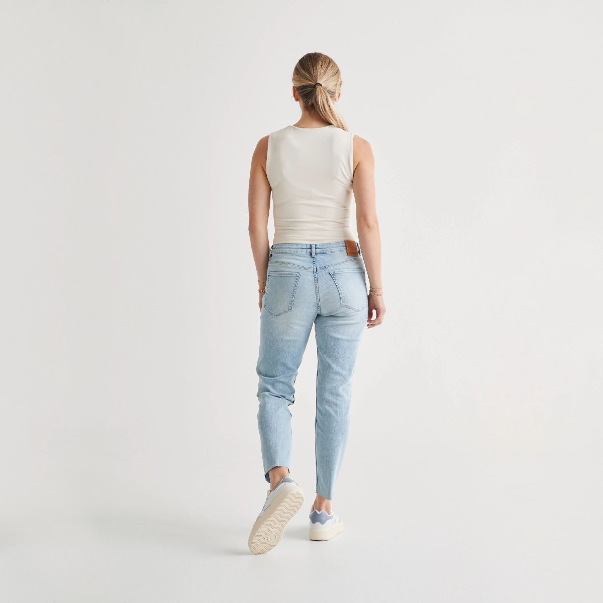 Duer (Sample) - Women's Performance Denim Girlfriend Jeans - Coastal Blue